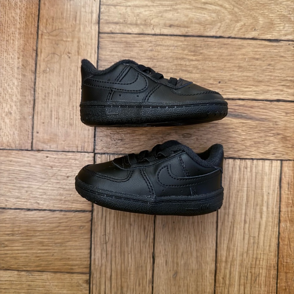 Nike Force 1 crib (CB) Size 3C CJ2201 001

Brand new